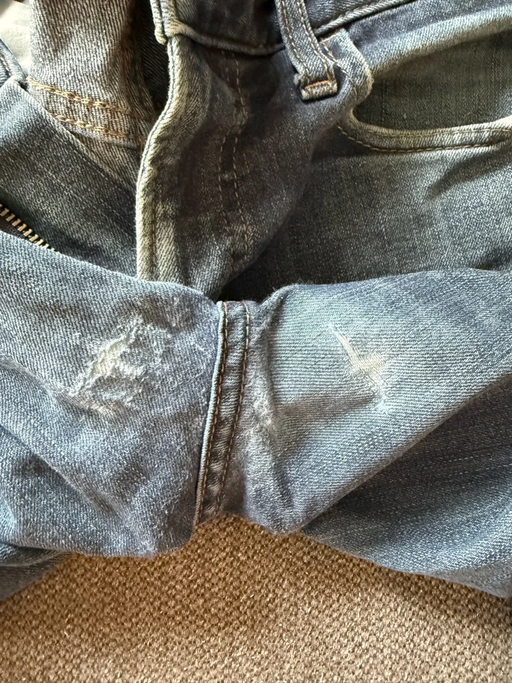 Men’s Uniqlo Skinny Fit Tapered Low Rise Jeans